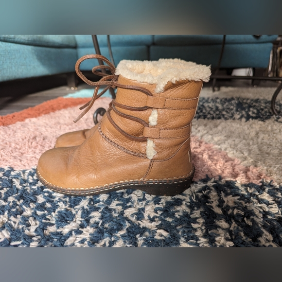Ugg Boots - Picture 1 of 6